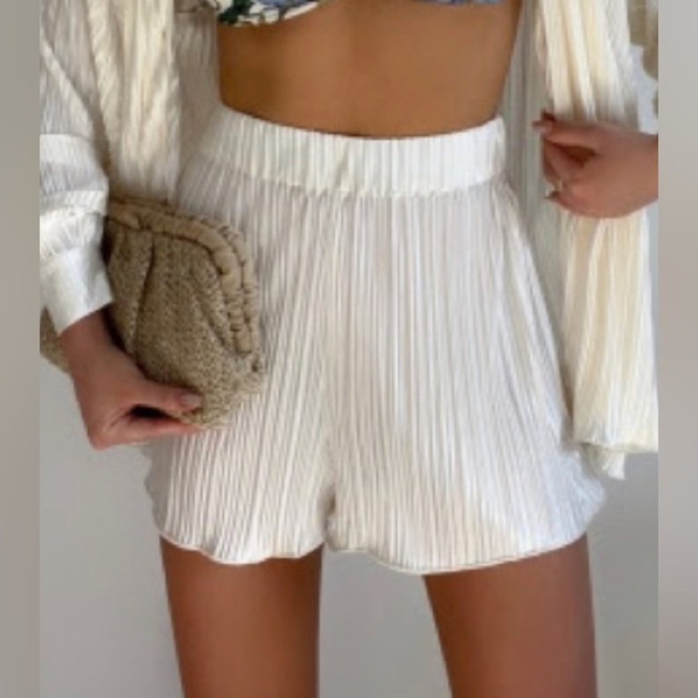 NEW WITH TAGS Showpo Archer Plisse Short in Cream / matching top available